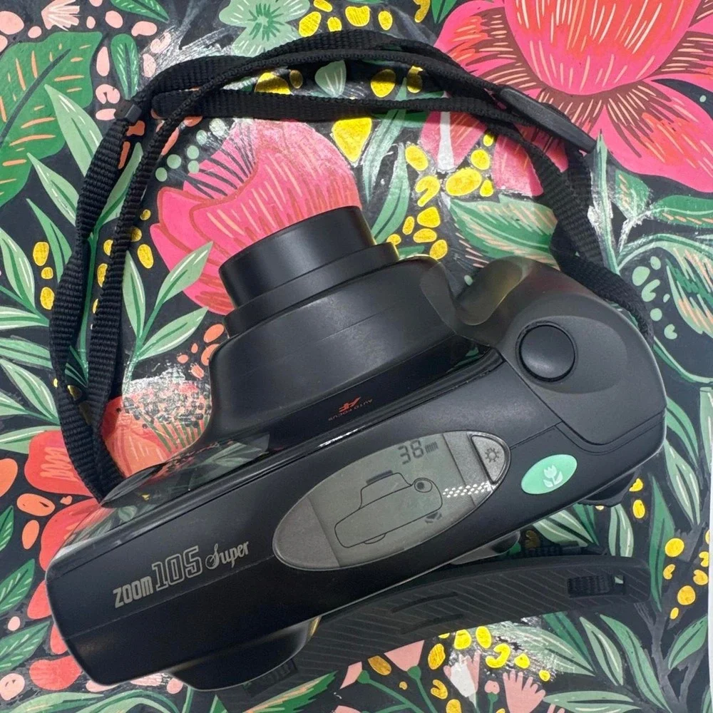 Pentax Zoom 105 Super 35mm Film Camera – Point-and-Shoot Camera‎